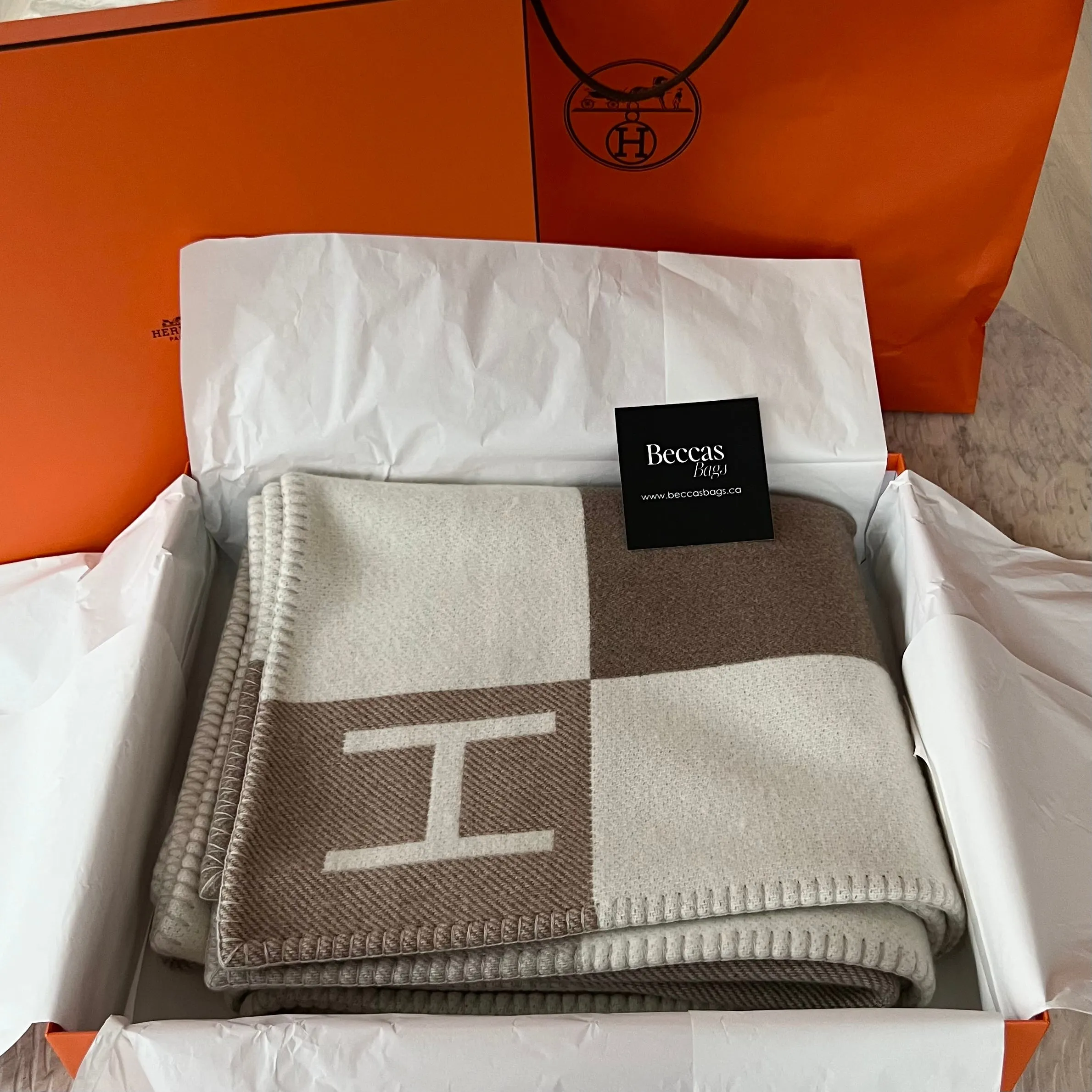 Hermes Avalon Vibration throw blanket