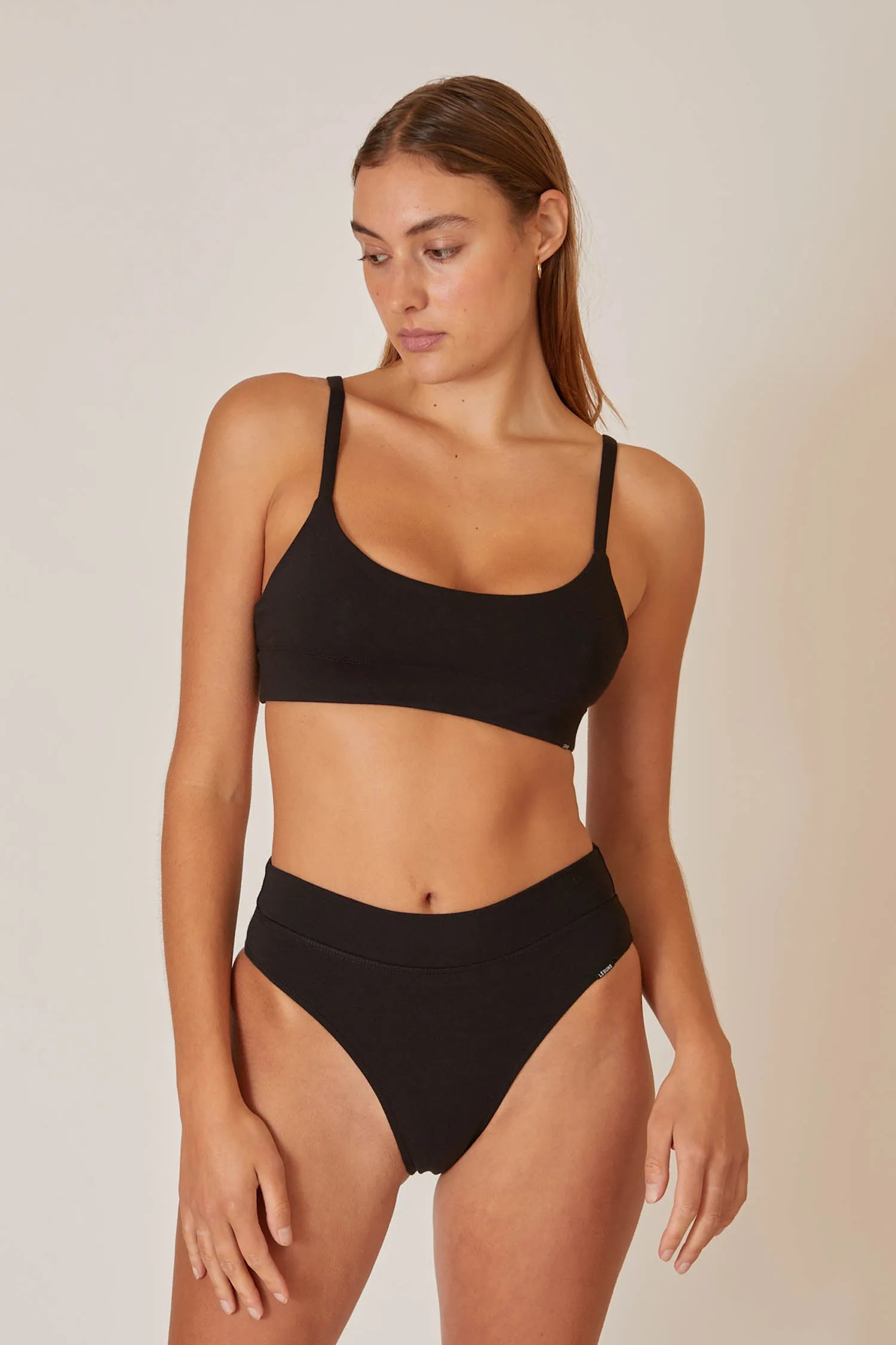 ISLA ORGANIC COTTON FINE STRAP CROP - BLACK