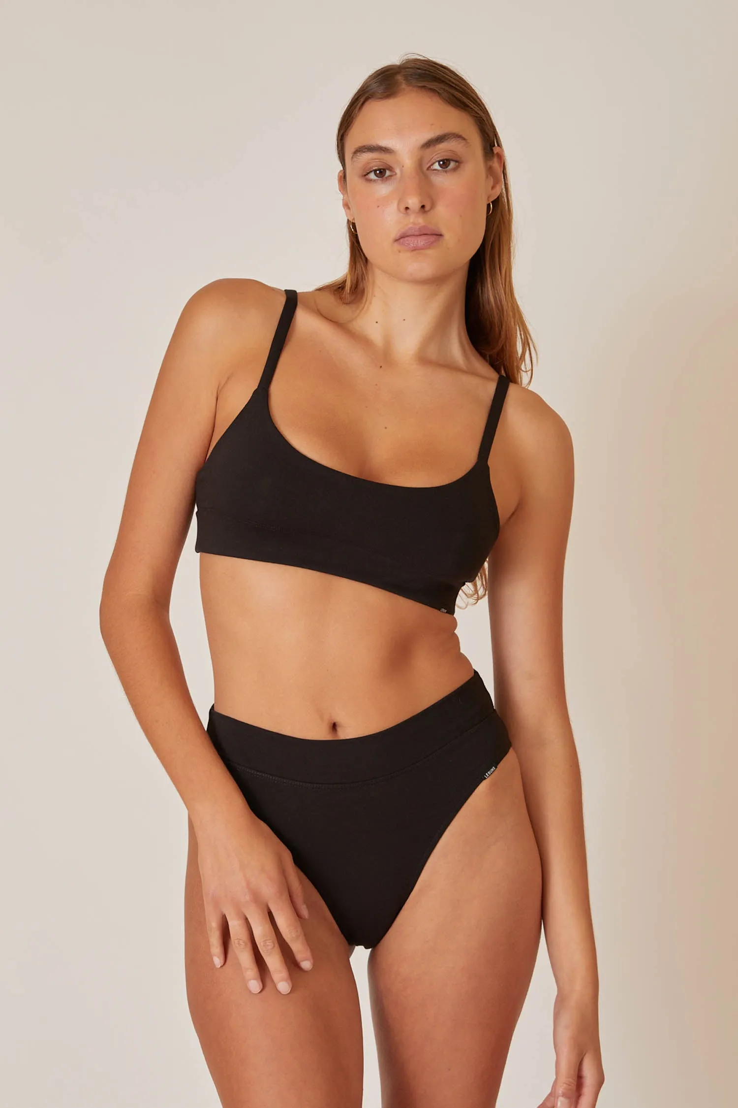 ISLA ORGANIC COTTON FINE STRAP CROP - BLACK