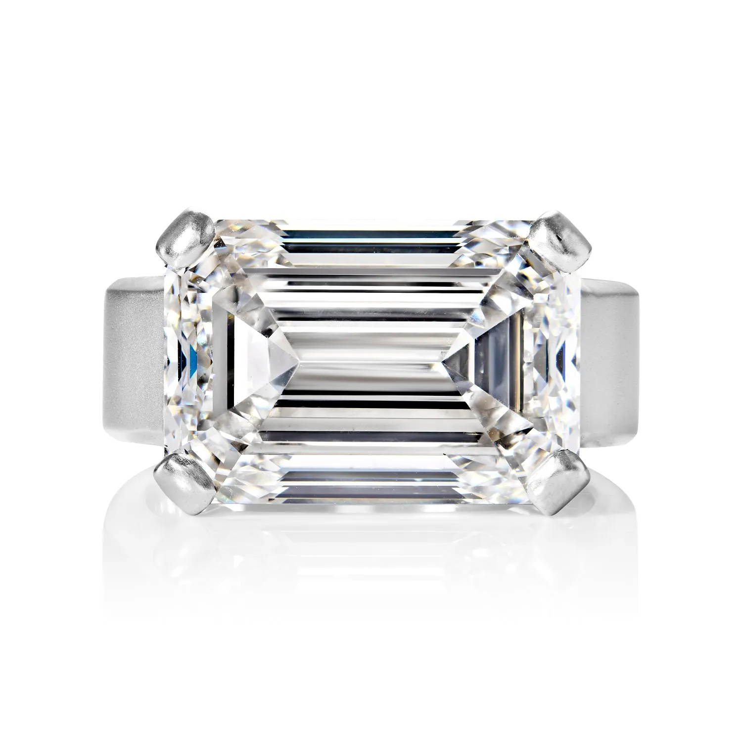 Layna 20 Carat G VS2 Emerald Cut Lab-Grown Diamond Solitaire Engagement Ring in Platinum