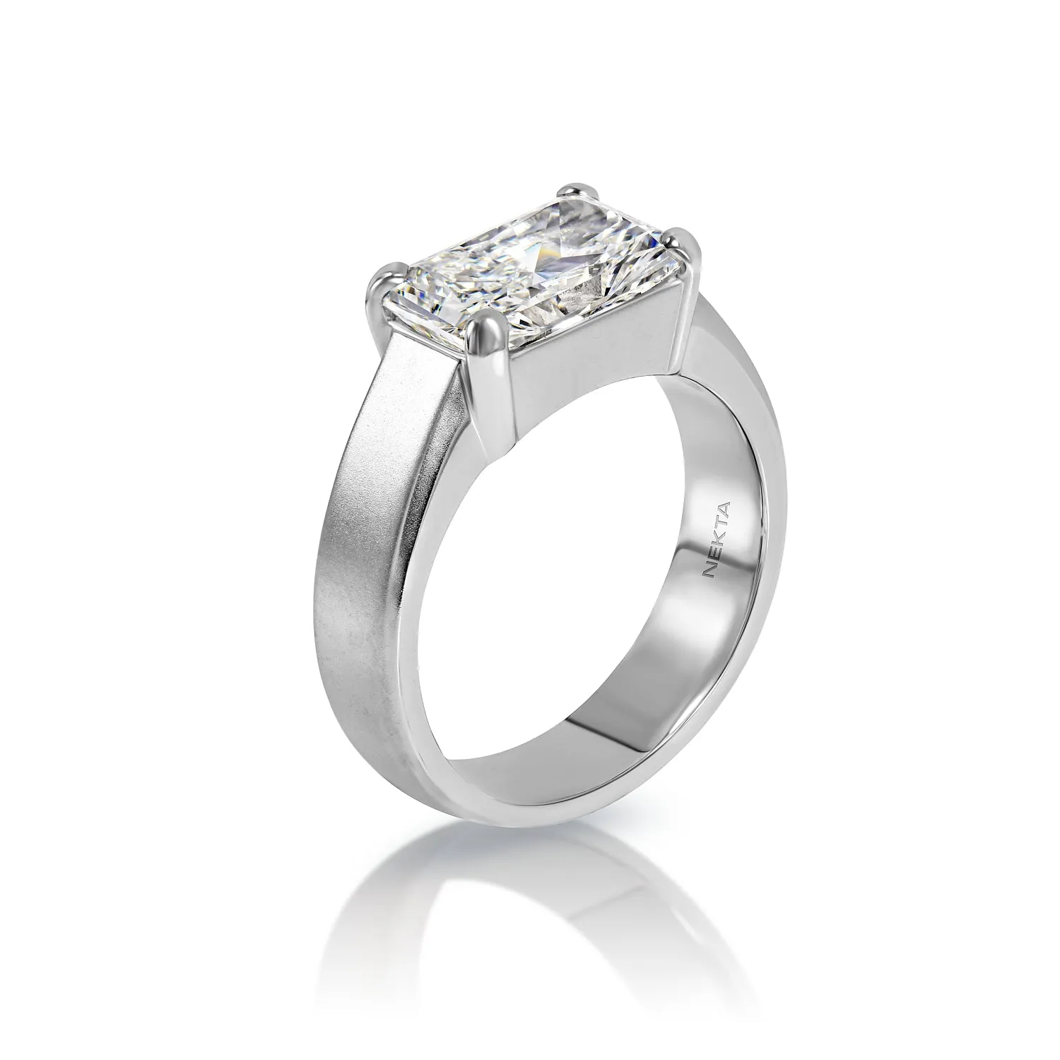 Leiah 5 Carat G VS2 Radiant Cut Diamond Solitaire Engagement Ring in Platinum